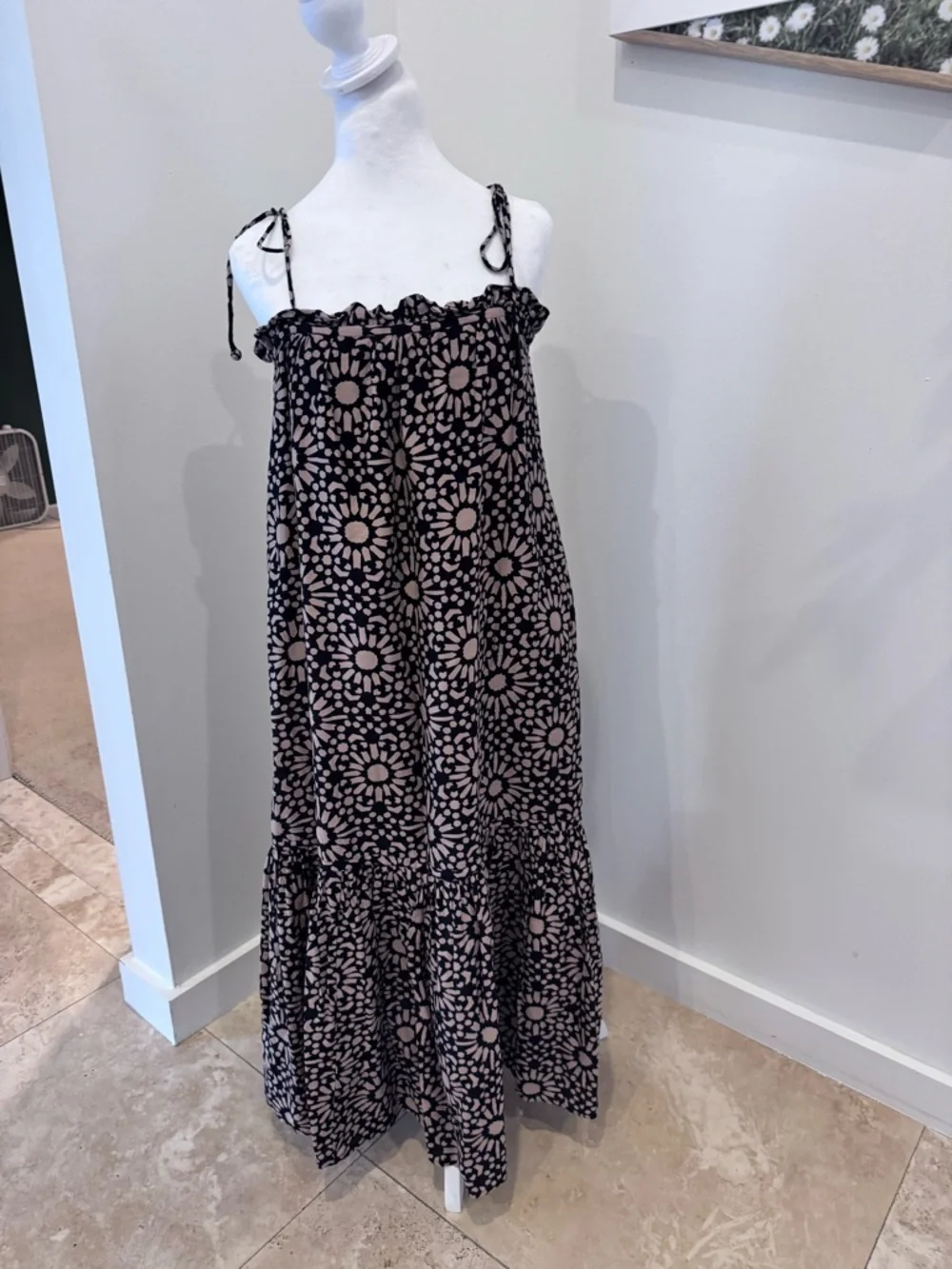 MIRTH, M, Floral Tie-Strap Midi Dress in Black and Pink - Picture 2 of 6